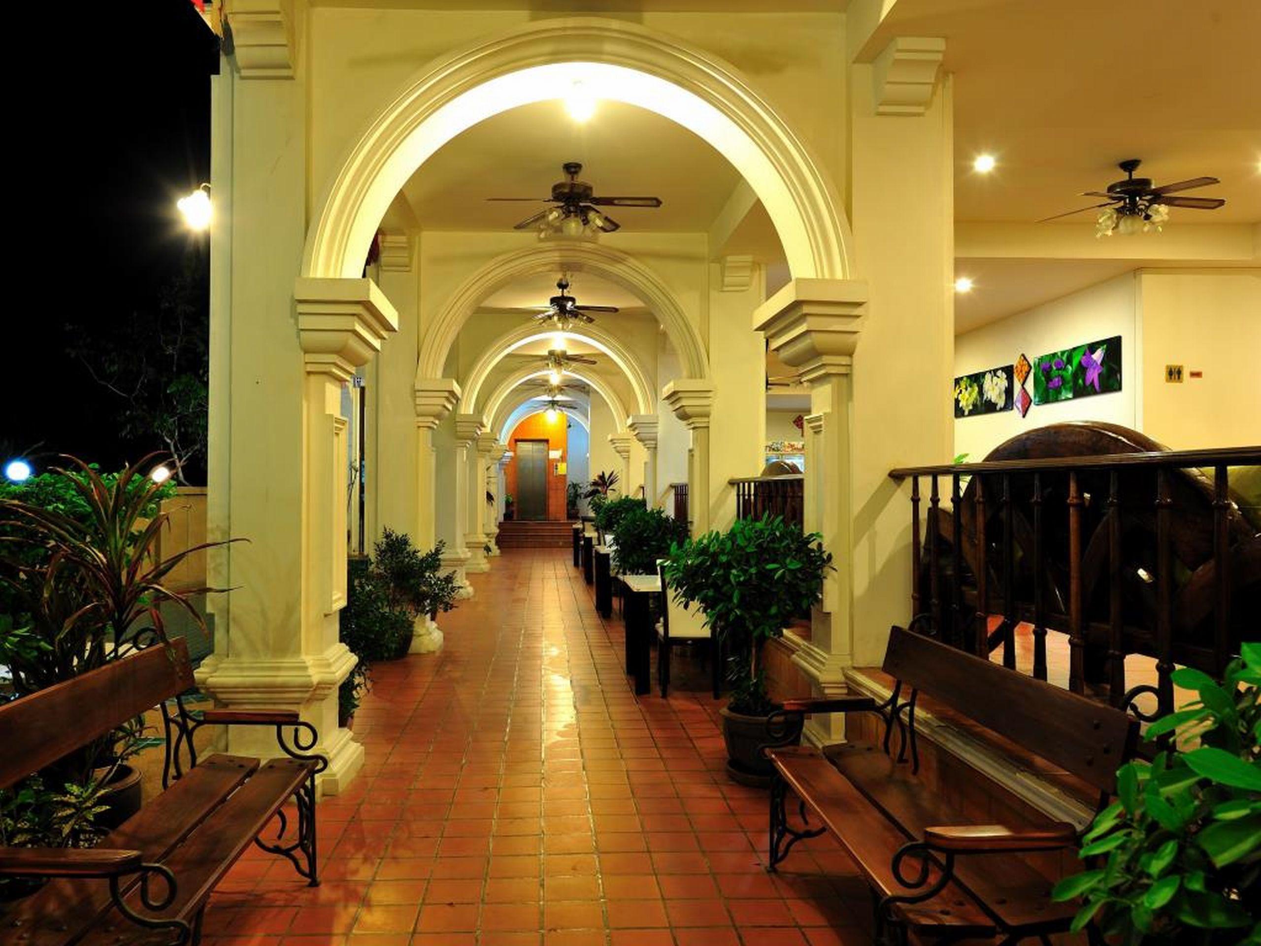 Apk Resort Patong Exteriör bild