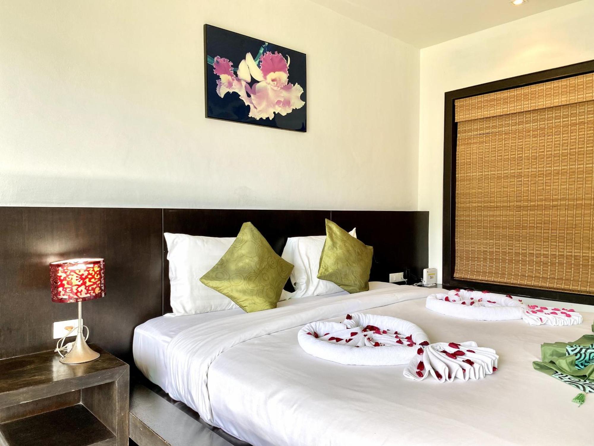 Apk Resort Patong Exteriör bild