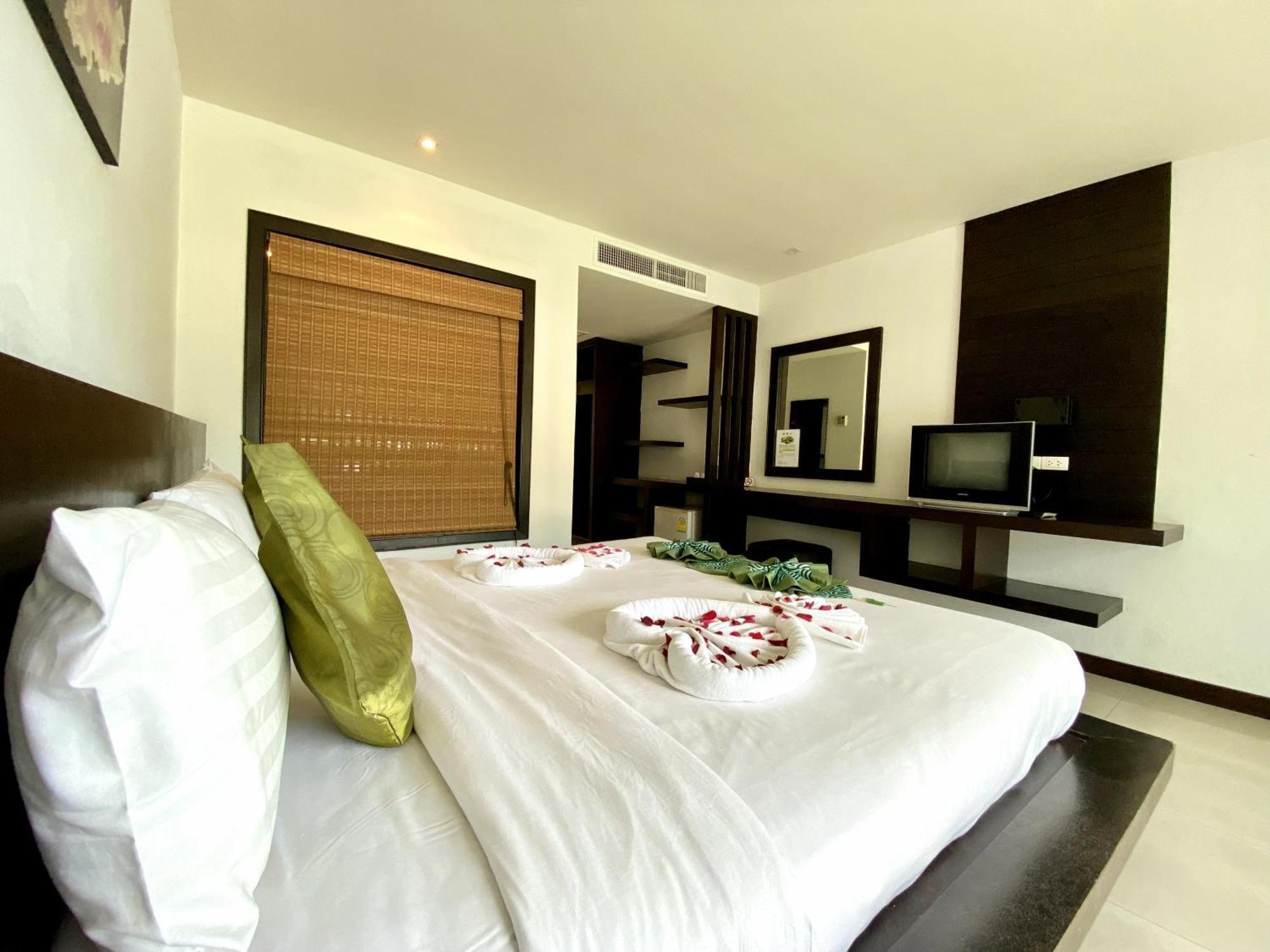 Apk Resort Patong Exteriör bild