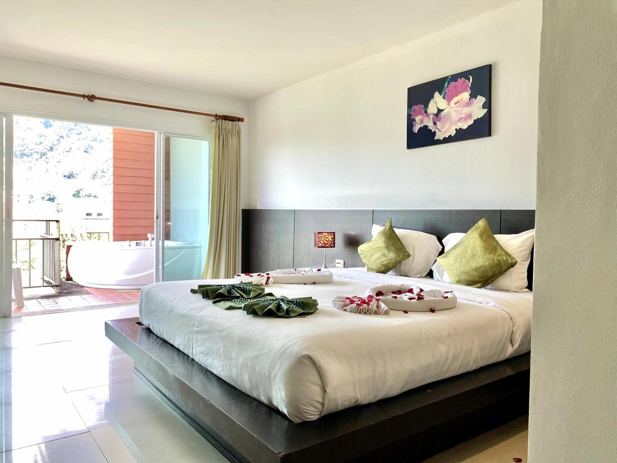 Apk Resort Patong Exteriör bild