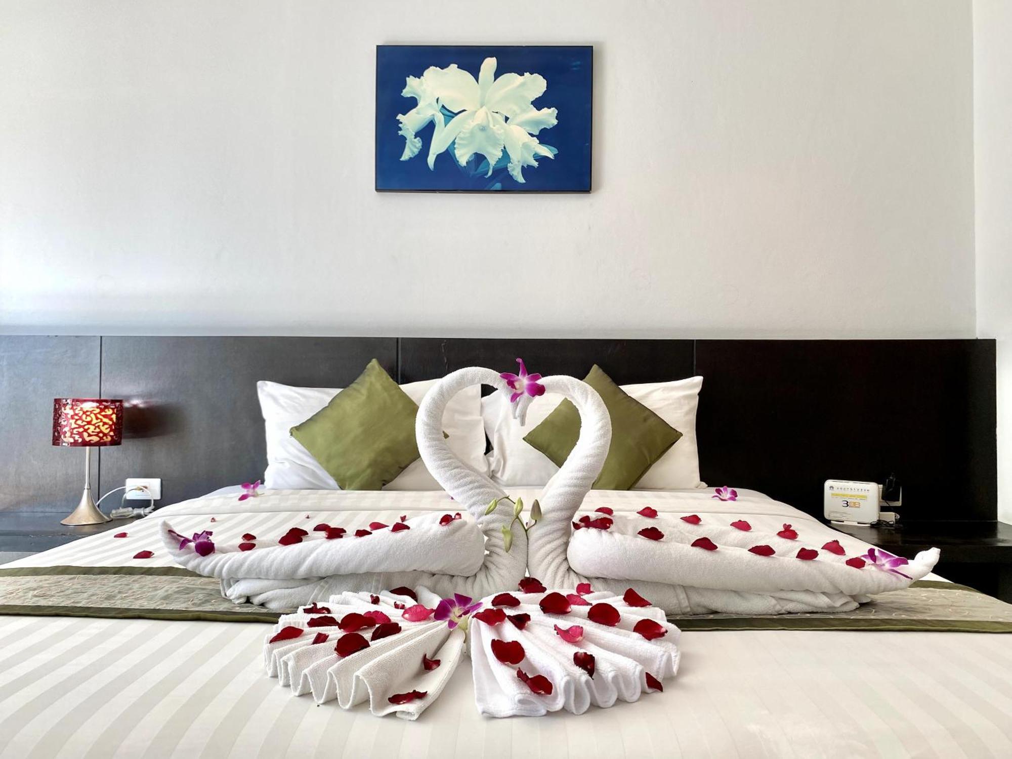 Apk Resort Patong Exteriör bild
