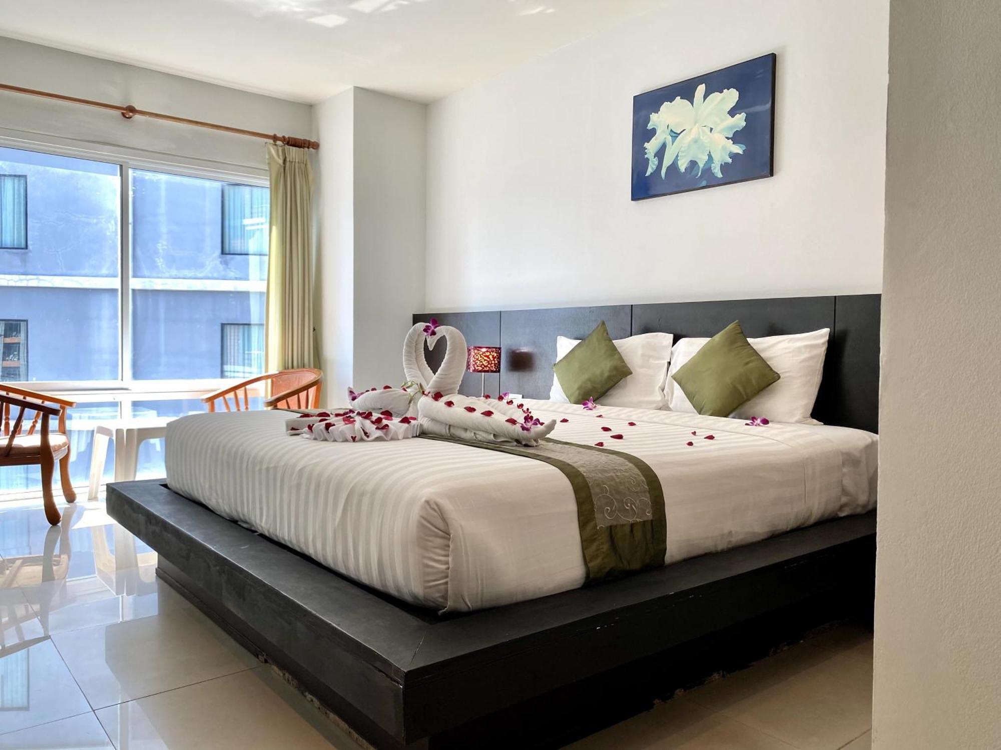 Apk Resort Patong Exteriör bild