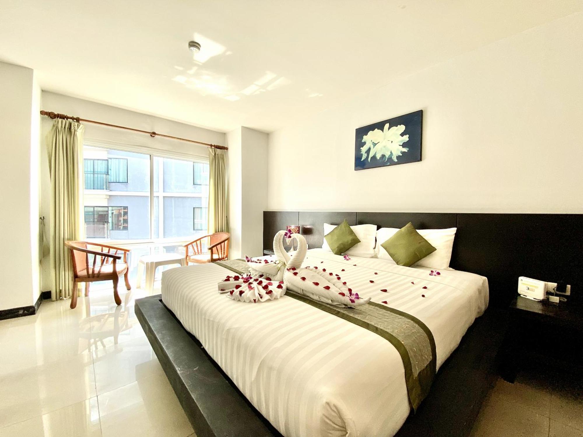 Apk Resort Patong Exteriör bild