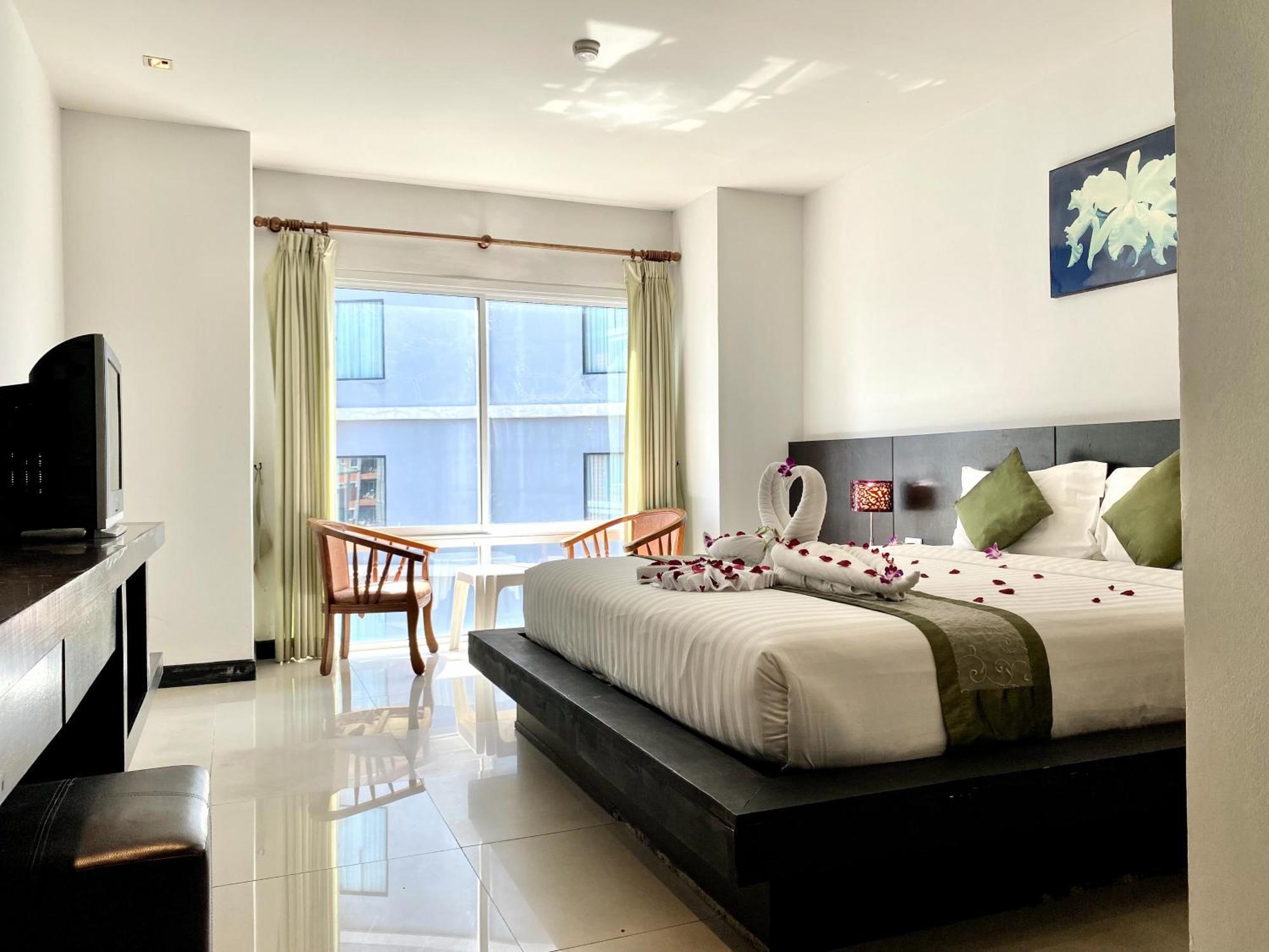 Apk Resort Patong Exteriör bild